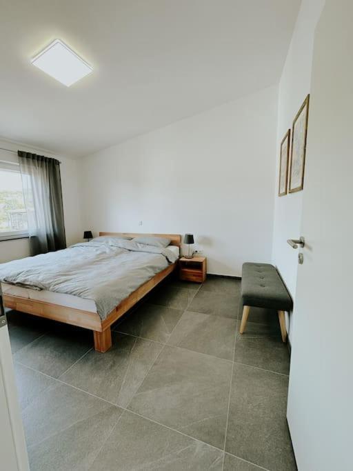 Apartment 100 Qm Im Weindorf - Balkon/Garage Aspisheim Luaran gambar
