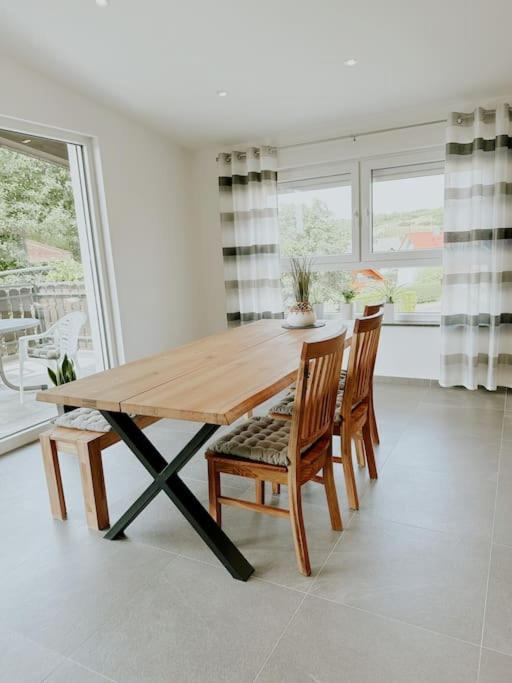 Apartment 100 Qm Im Weindorf - Balkon/Garage Aspisheim Luaran gambar